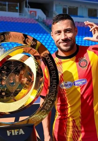 Photo by Belaili mohamed youcef🇩🇿 on February 18, 2025. Peut être une image de football, football, cricket et stade.
